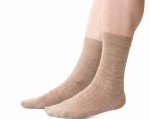 Skarpety męskie z cienkiej wełny merynosów (79%) - delikatny prążek - bezuciskowe - beżowe - Steven   