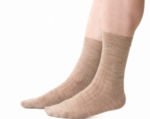Skarpety męskie z cienkiej wełny merynosów (79%) - delikatny prążek - bezuciskowe - beżowe - Steven   