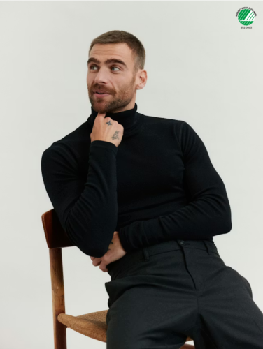 Screenshot 2025-11-18 at 22-59-59 Men's merino wool turtleneck in Black - €59.99 - Dilling.png