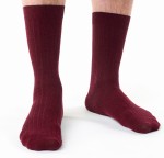 Skarpety męskie z cienkiej wełny merynosów (79%) - delikatny prążek - bezuciskowe - bordowe - Steven      