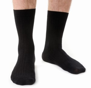 Skarpety męskie z cienkiej wełny merynosów (79%) - delikatny prążek - bezuciskowe - czarne - Steven    