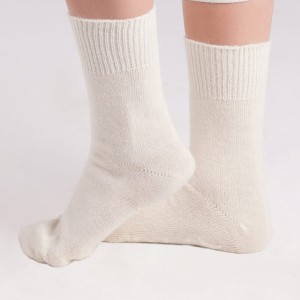 wärmende Socken mit einem Anti-Rutsch-System (1)
